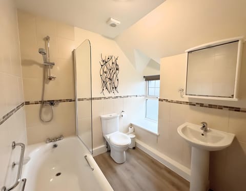 Standard Double Room | Bathroom | Towels