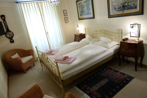 Comfort Double Room | Desk, free WiFi, bed sheets