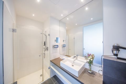 Standard Room | Bathroom | Free toiletries, hair dryer, towels, soap