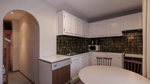 Comfort Apartment | Private kitchen | Highchair