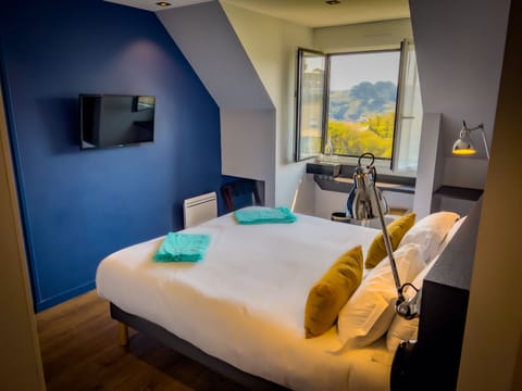 Sea room | Premium bedding, individually decorated, desk, blackout drapes