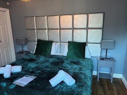 Individually furnished, iron/ironing board, free WiFi, bed sheets