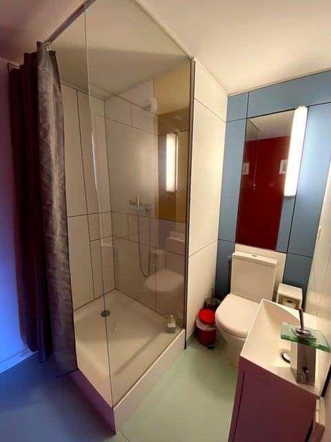 Design Room, 1 Double Bed, Hill View | Bathroom shower