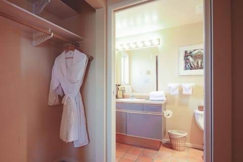 Suite, 1 Queen Bed with Sofa bed, Non Smoking (Garden) | Bathroom | Hair dryer, bathrobes, towels, soap