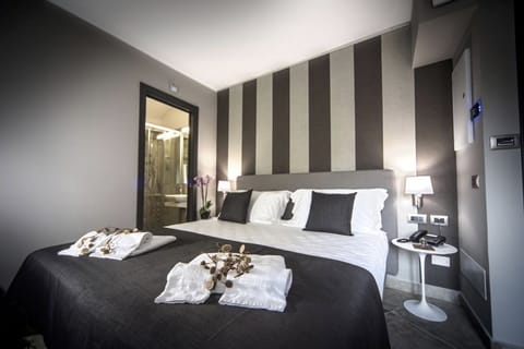 Standard Double or Twin Room | Premium bedding, minibar, in-room safe, desk