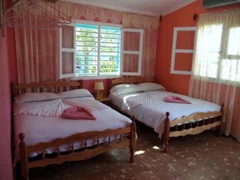 Standard Triple Room, Multiple Beds, Non Smoking | Bed sheets