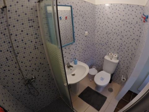 Double Room, Private Bathroom | Bathroom | Shower, bidet, towels