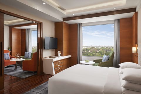 Executive Room | Premium bedding, minibar, in-room safe, desk