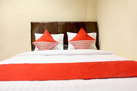 Standard Double Room, Non Smoking | Desk, free WiFi, bed sheets