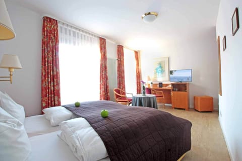 Deluxe Double Room | Minibar, in-room safe, desk, soundproofing