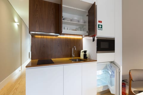 Premium Apartment, 1 Bedroom, Non Smoking, City View (1) | Private kitchen | Fridge, microwave, stovetop, espresso maker