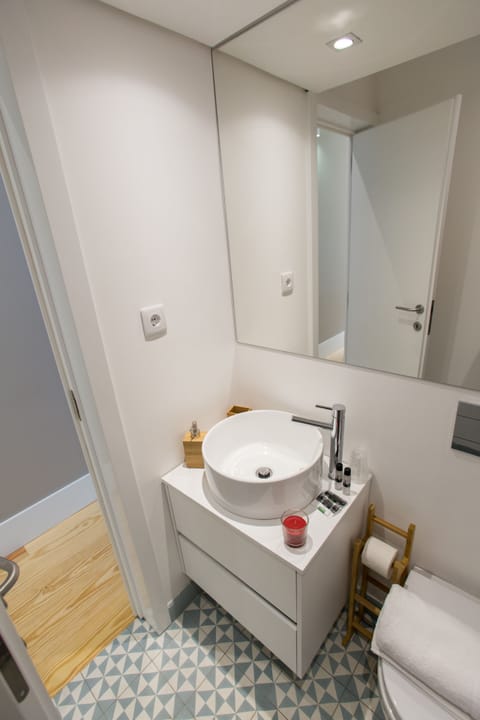 Premium Apartment, 1 Bedroom, Non Smoking, City View (1) | Bathroom sink