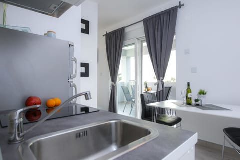 Apartment, 1 Bedroom, Terrace, Pool View (A2) | Private kitchenette | Griddle