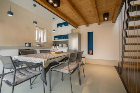 Traditional House, 3 Bedrooms | In-room dining