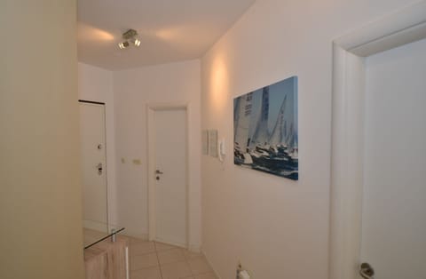 Apartment | Living area | 32-inch flat-screen TV with satellite channels, TV