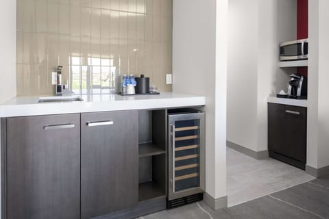 Suite, 1 Bedroom, Mountain View | Premium bedding, desk, laptop workspace, blackout drapes