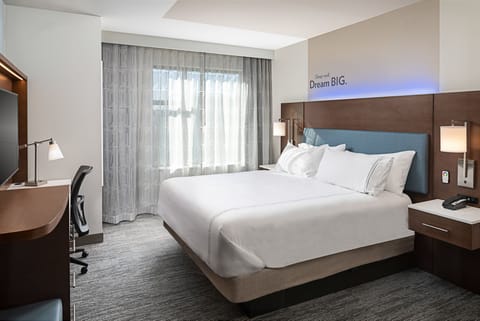 Premium bedding, in-room safe, desk, laptop workspace