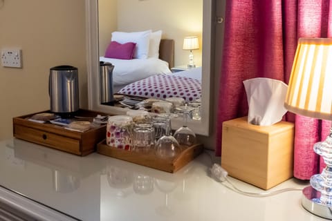 Standard Twin Room | Desk, blackout drapes, free WiFi, bed sheets