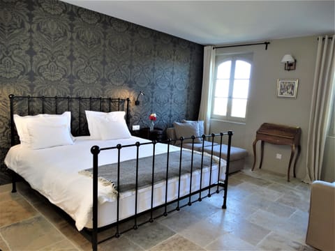 Deluxe Double Room (Rosé) | Premium bedding, individually decorated, individually furnished, desk