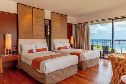 Ocean Front Suite with Lounge access (Breakfast at Restaurant, includes child) | In-room safe, desk, free WiFi, bed sheets