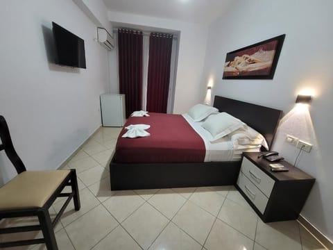 Premium bedding, in-room safe, soundproofing, free WiFi