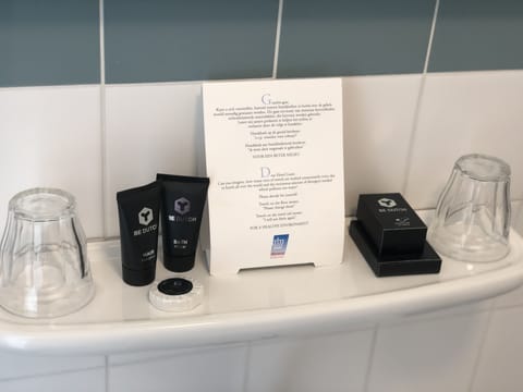 Triple Room, Bathtub | Bathroom amenities | Shower, free toiletries, hair dryer, towels