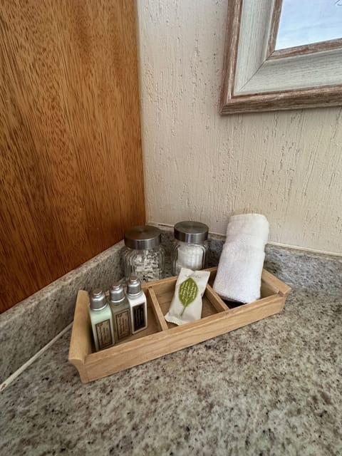 Suite 4, 2 Double Beds | Bathroom | Separate tub and shower, hydromassage showerhead, hair dryer, bathrobes