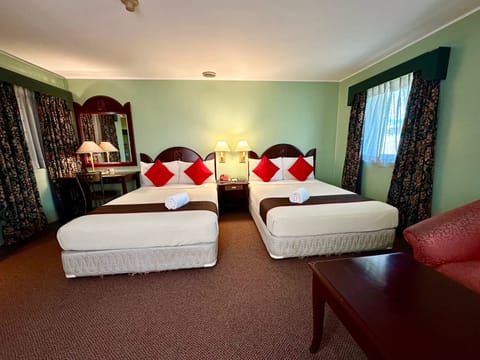 Family Quadruple Room | Desk, free WiFi, bed sheets