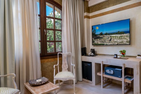 Junior Suite Kamiros | Living area | 40-inch LED TV with satellite channels, TV