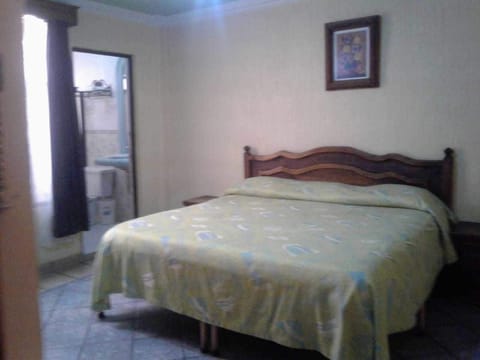 Standard Room, 1 King Bed | Iron/ironing board, free WiFi