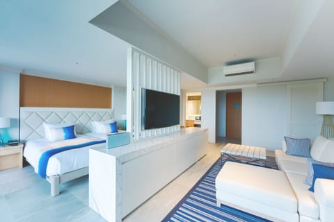 Superior Room, Non Smoking (52sqm / 2F - 4F) | Minibar, in-room safe, blackout drapes, free WiFi