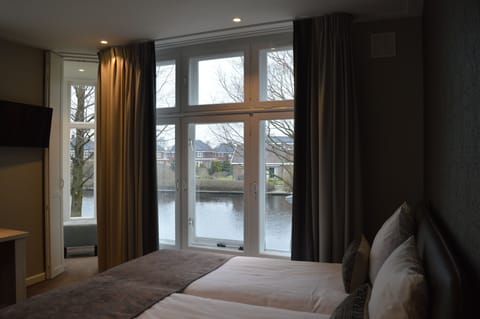 Superior Double Room, River View (Torenkamer) | Minibar, desk, blackout drapes, free WiFi