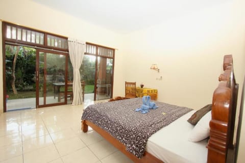 Family Room | Desk, free WiFi, bed sheets