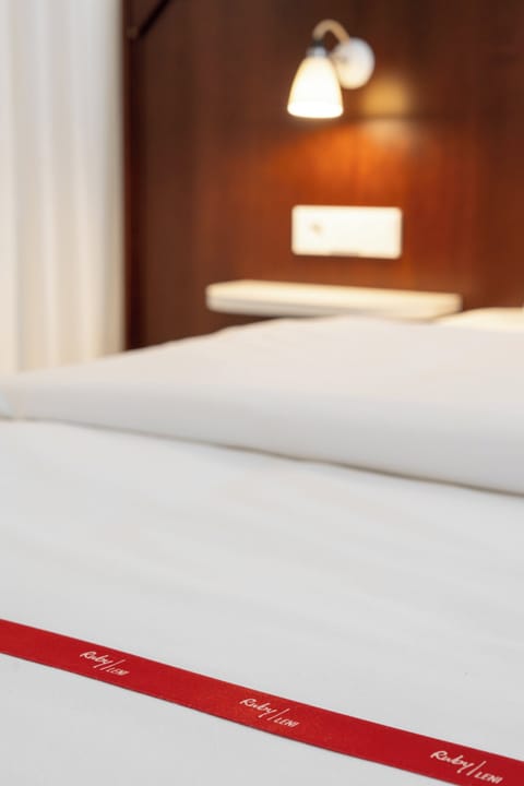 Premium bedding, in-room safe, individually decorated