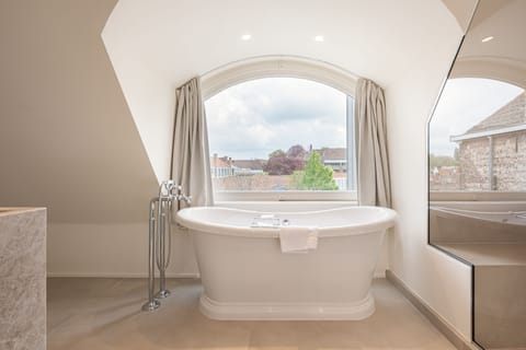 Belfry Suite | Bathroom | Free toiletries, hair dryer, bathrobes, slippers