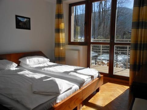 Twin Room, 2 Twin Beds | Free WiFi, bed sheets