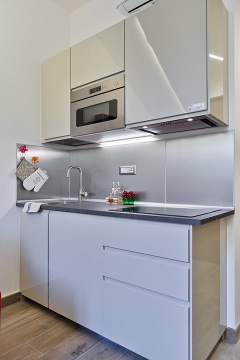 Studio, Non Smoking | Private kitchen | Fridge, microwave, stovetop, espresso maker