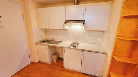 Großes Einzelzimmer | Private kitchen | Mini-fridge