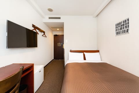 Double Room, Non Smoking | Desk, blackout drapes, free WiFi