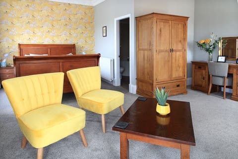 Traditional Suite, 1 Double Bed | Desk, iron/ironing board, free WiFi