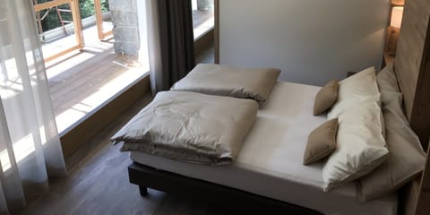 In-room safe, desk, soundproofing, free WiFi