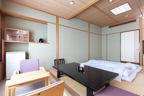 Japanese Room- Quadruple | In-room safe, free WiFi, bed sheets