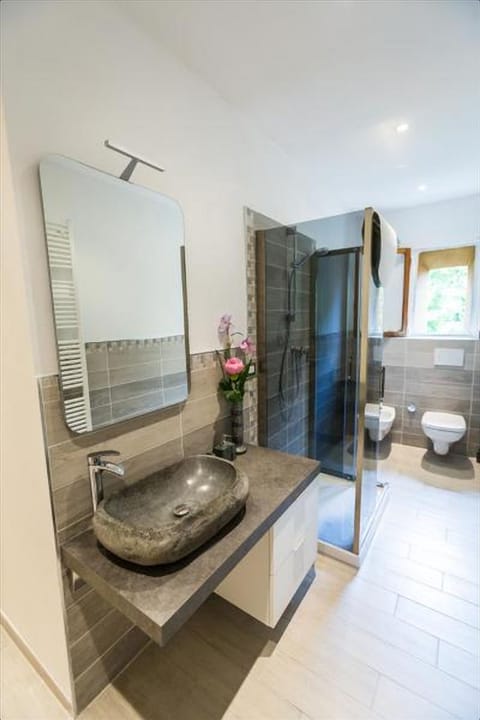 Apartment, 2 Bedrooms | Bathroom | Shower, rainfall showerhead, hair dryer, bidet