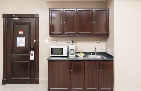 Standard Suite, 1 King Bed | Private kitchenette | Fridge, microwave, coffee/tea maker, electric kettle