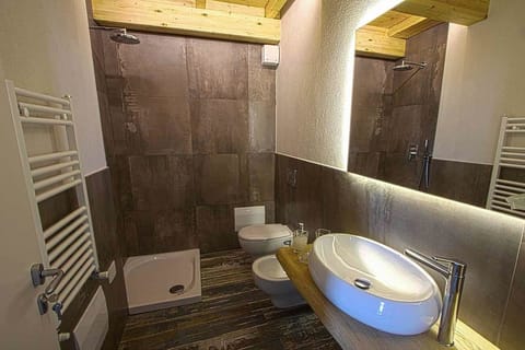 Double Room, Private Bathroom (External) | Bathroom | Shower, free toiletries, hair dryer, bidet