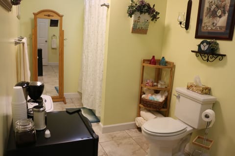 The Garden Room | Bathroom amenities | Combined shower/tub, deep soaking tub, free toiletries, hair dryer