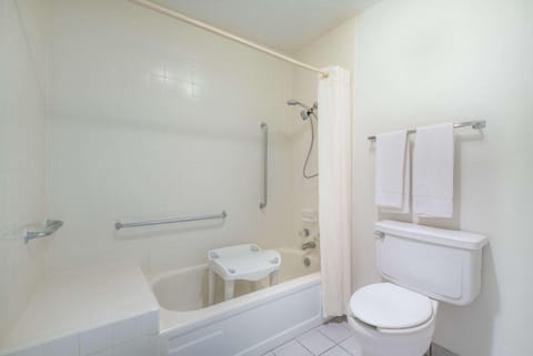 Single Room, 1 Double Bed | Bathroom | Bathtub, towels