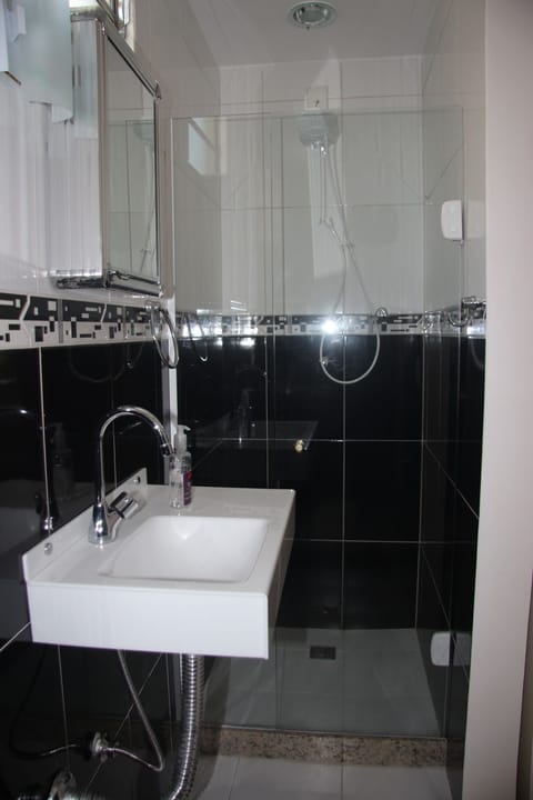 Economy Suite | Bathroom sink