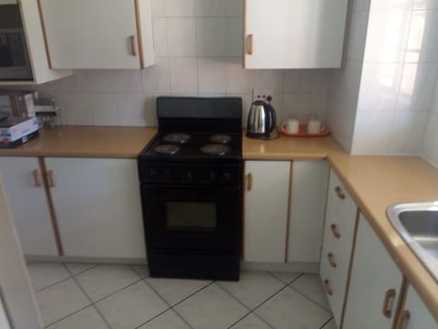 Apartment, 2 Bedrooms | Private kitchen | Fridge, microwave, oven, stovetop