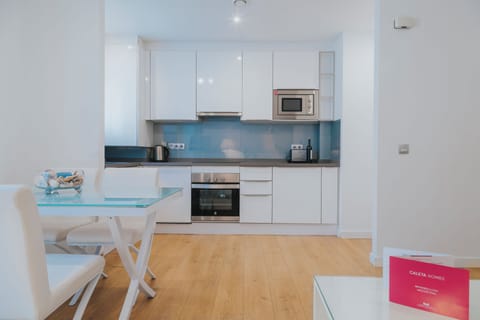 Superior Apartment | Private kitchen | Fridge, oven, dishwasher, electric kettle